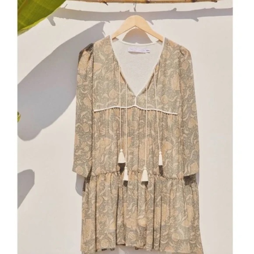 Gorgeous dress! Trying to simplify my closet